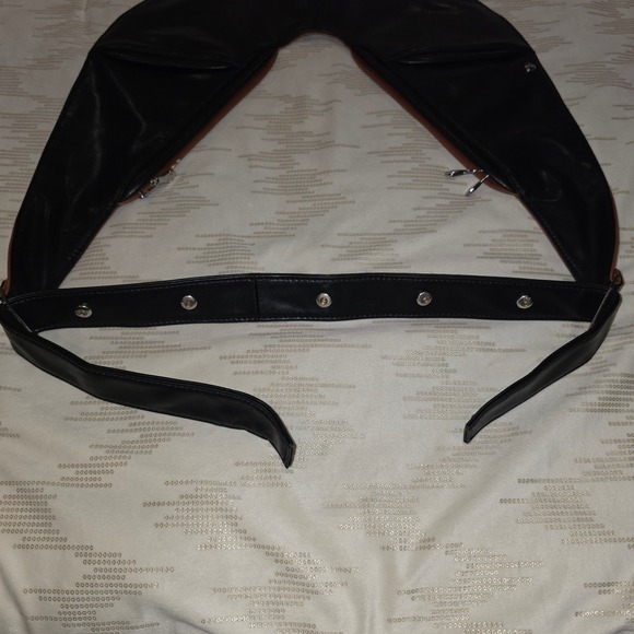 Sash Bag Reversible Black Cognac Brown Vegan Leather Ergonomic Crossbody Bag - Picture 8 of 9